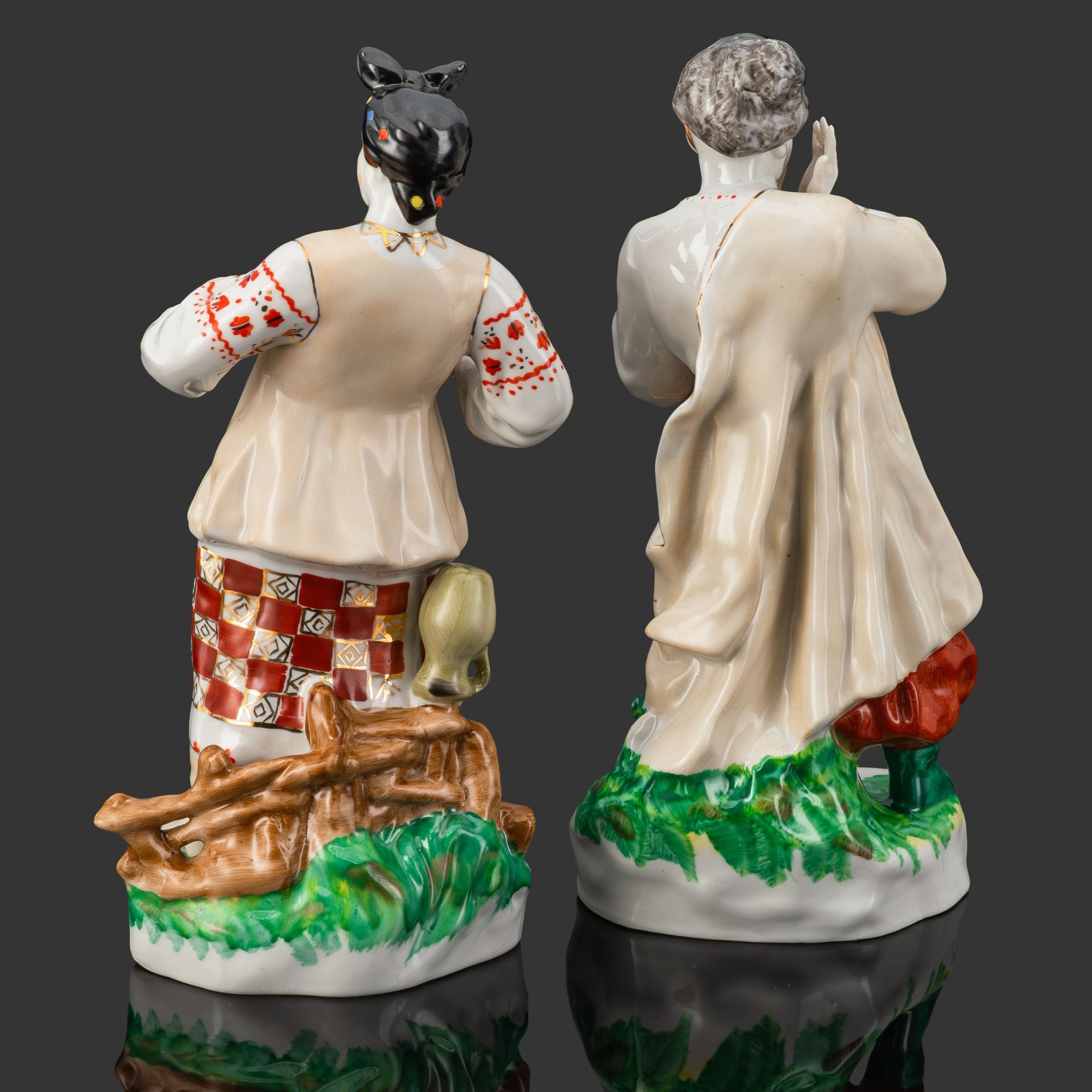 Скульптурная композиция "Одарка и Карась", автор В.И. Щербина, Киевский экспериментальный керамико-художественный завод (КЭКХЗ)