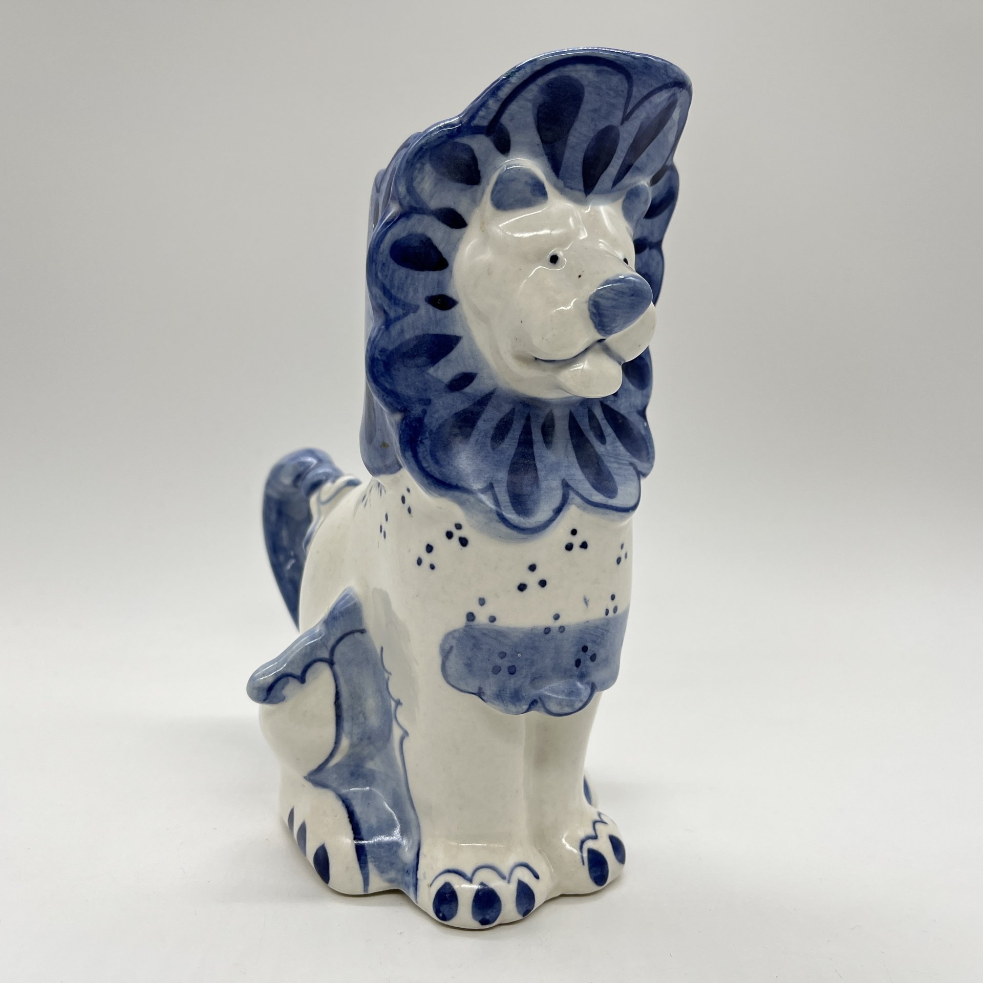 Кувшин в виде фигуры льва, фарфор, роспись, Объединение «Гжель», СССР, 1972-1985 гг., Объединение «Гжель»
