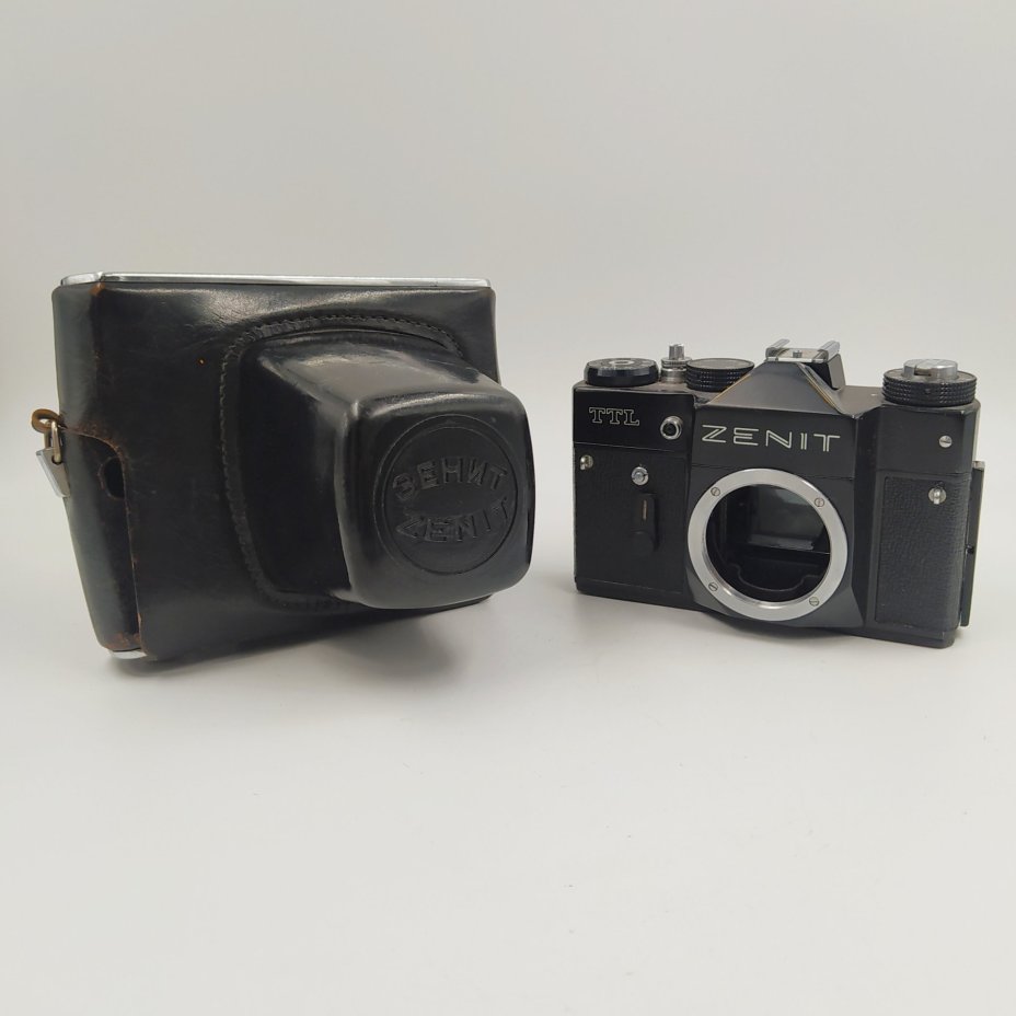 Фотоаппарат плёночный "Зенит-TTL" в оригинальном кофре (без объектива), металл, пластик, стекло, кожа, Красногорский механический завод (КМЗ), СССР, 1978-1985 гг., Красногорский механический завод (КМЗ)