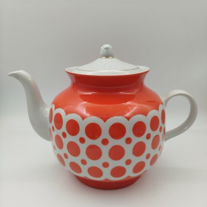 Чайник доливной, украшенный геометрическим декором, фарфор, крытье, золочение, Краснодарский фарфорово-фаянсовый завод «Чайка», СССР, 1960-1992 гг.