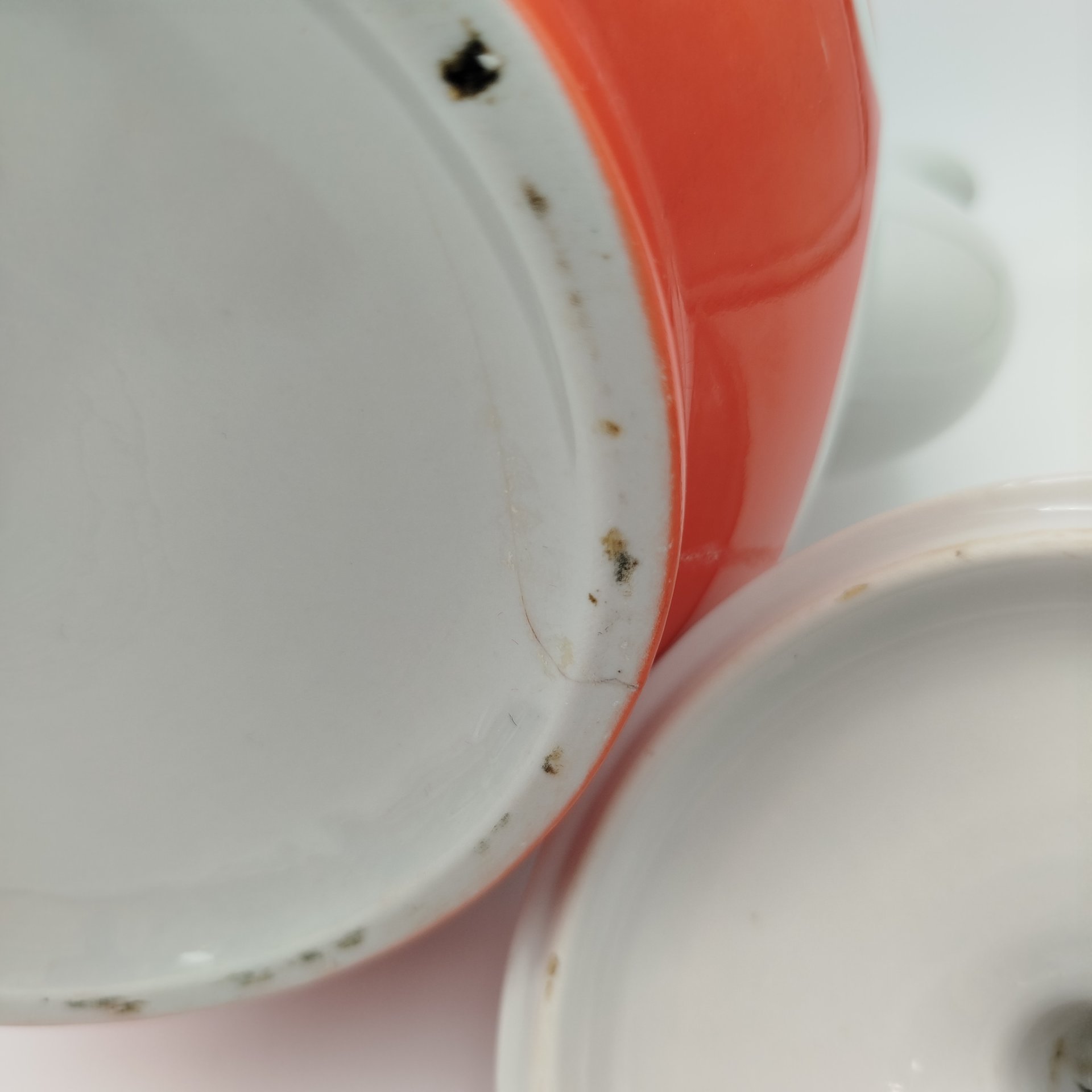 Чайник доливной, украшенный геометрическим декором, фарфор, крытье, золочение, Краснодарский фарфорово-фаянсовый завод «Чайка», СССР, 1960-1992 гг.