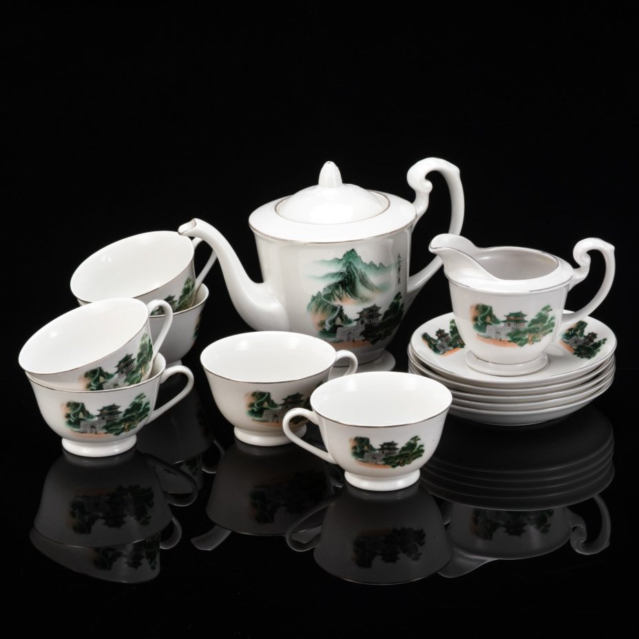 Сервиз чайный на 6 персон, украшенный изображением китайского пейзажа (13 предметов), фарфор, люстр, деколь, Китай, 1960-1980 гг.