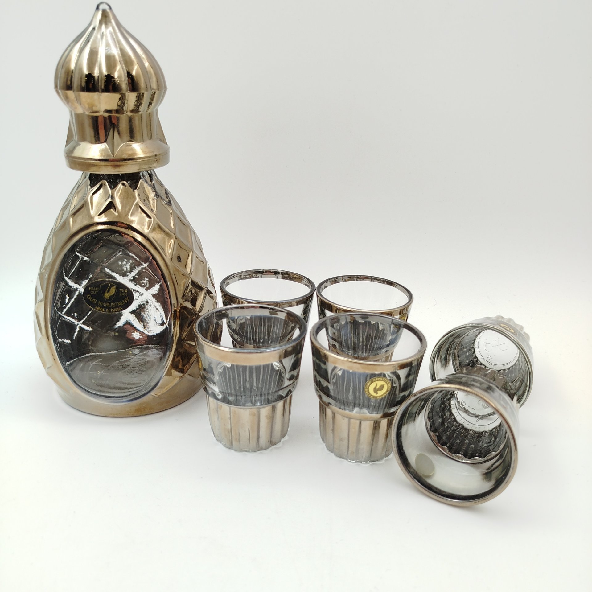 Набор "Подарочный" (штоф и 6 стопок) в оригинальной коробке, хрусталь, золочение, картон, Гусевской хрустальный завод (Гусь-Хрустальный), Российская Федерация, 1995-2010 гг.