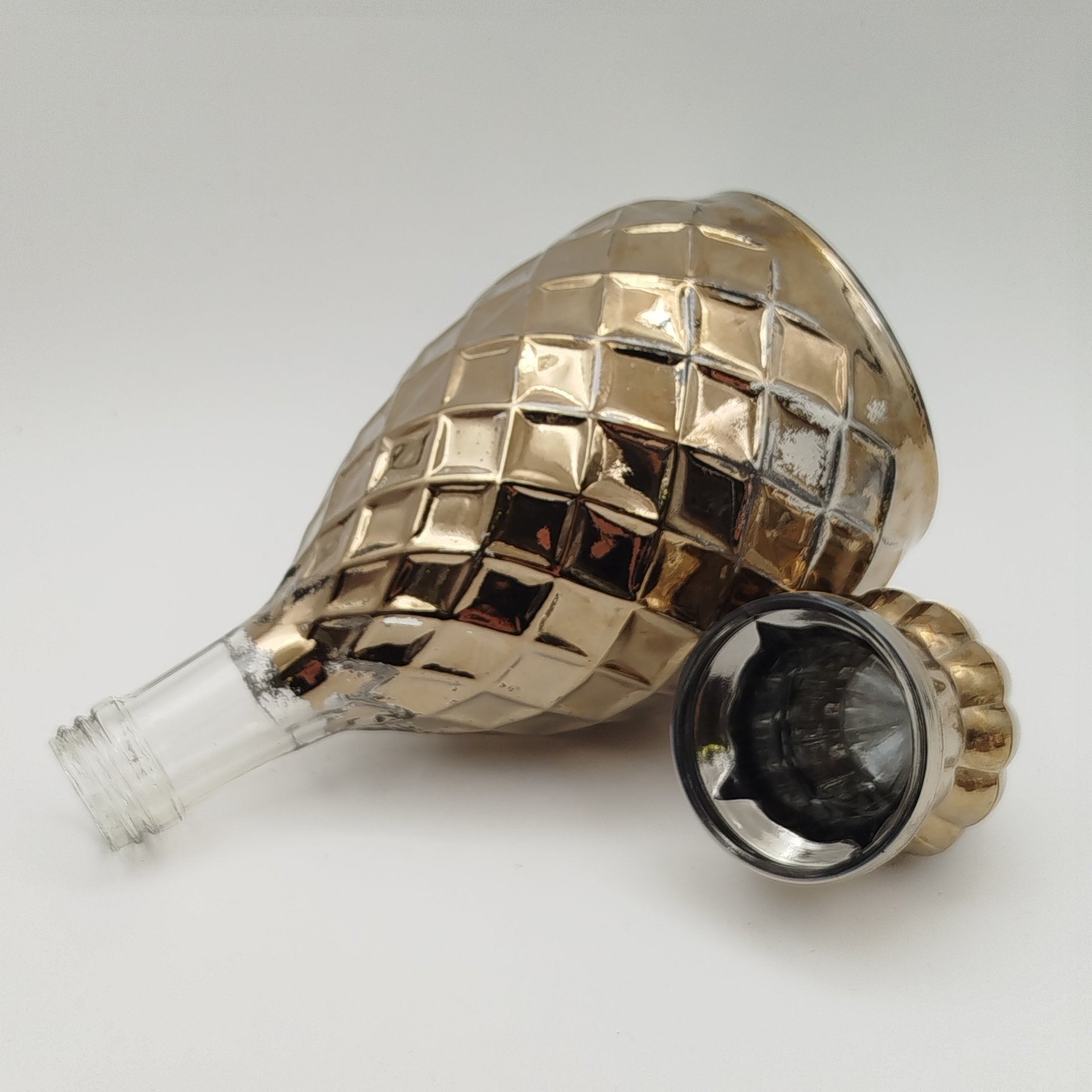 Набор "Подарочный" (штоф и 6 стопок) в оригинальной коробке, хрусталь, золочение, картон, Гусевской хрустальный завод (Гусь-Хрустальный), Российская Федерация, 1995-2010 гг.