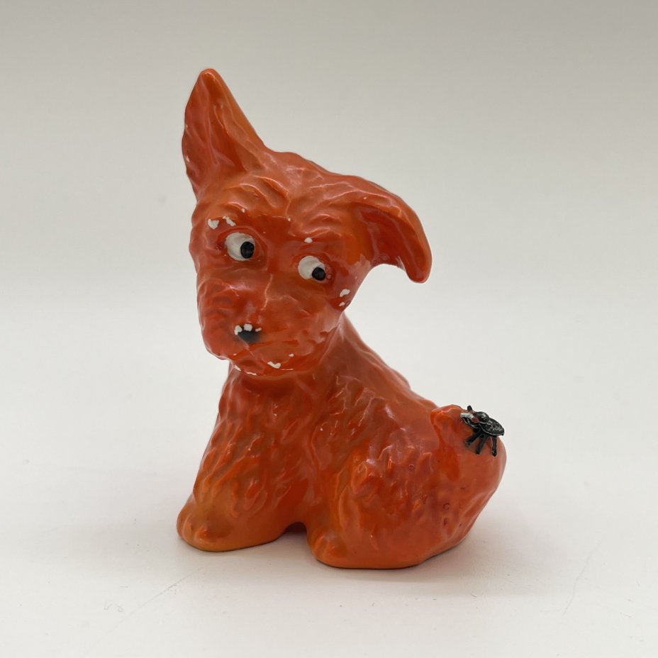 Статуэтка "Собака с букашкой", фаянс, Европа, 1960-1970 гг.