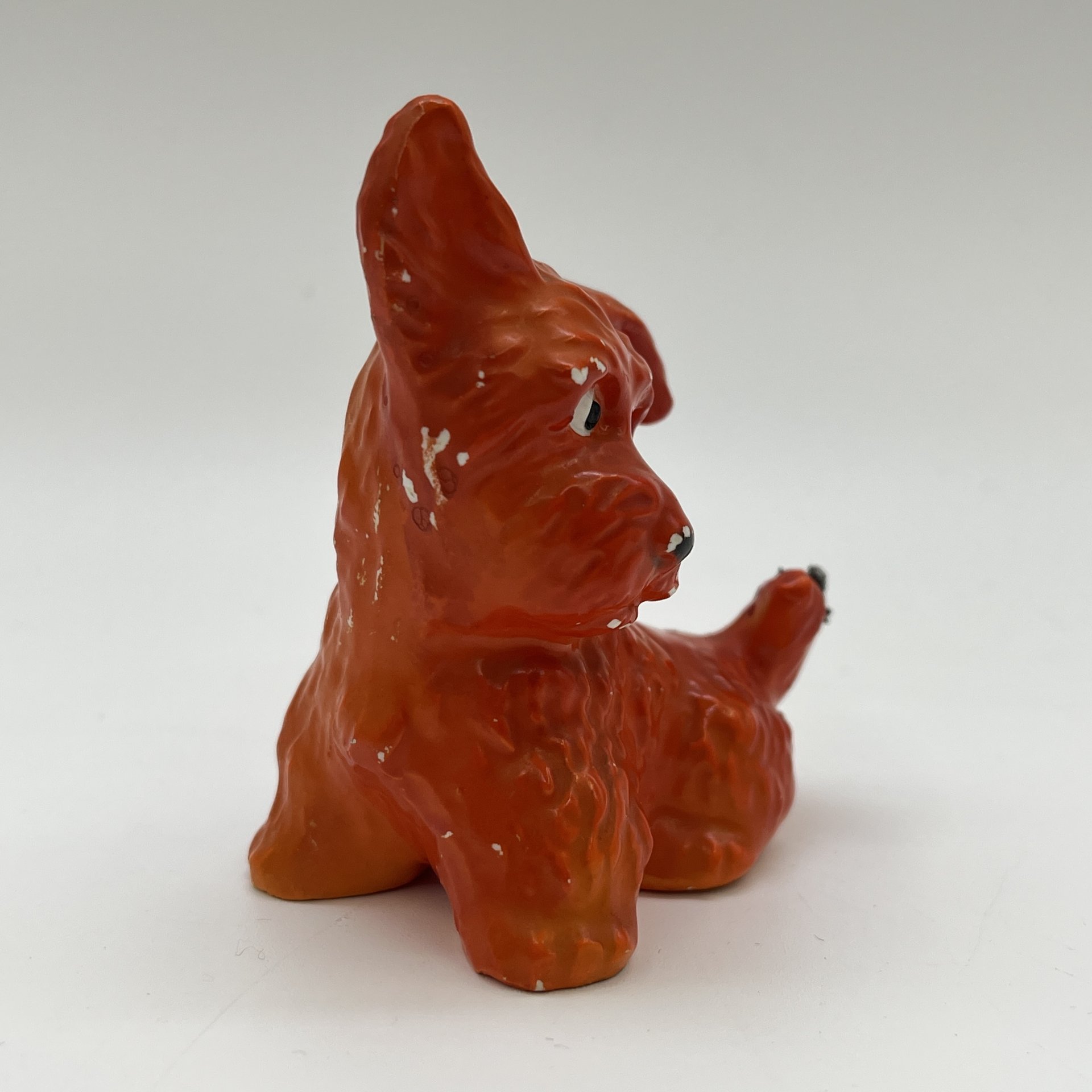 Статуэтка "Собака с букашкой", фаянс, Европа, 1960-1970 гг.