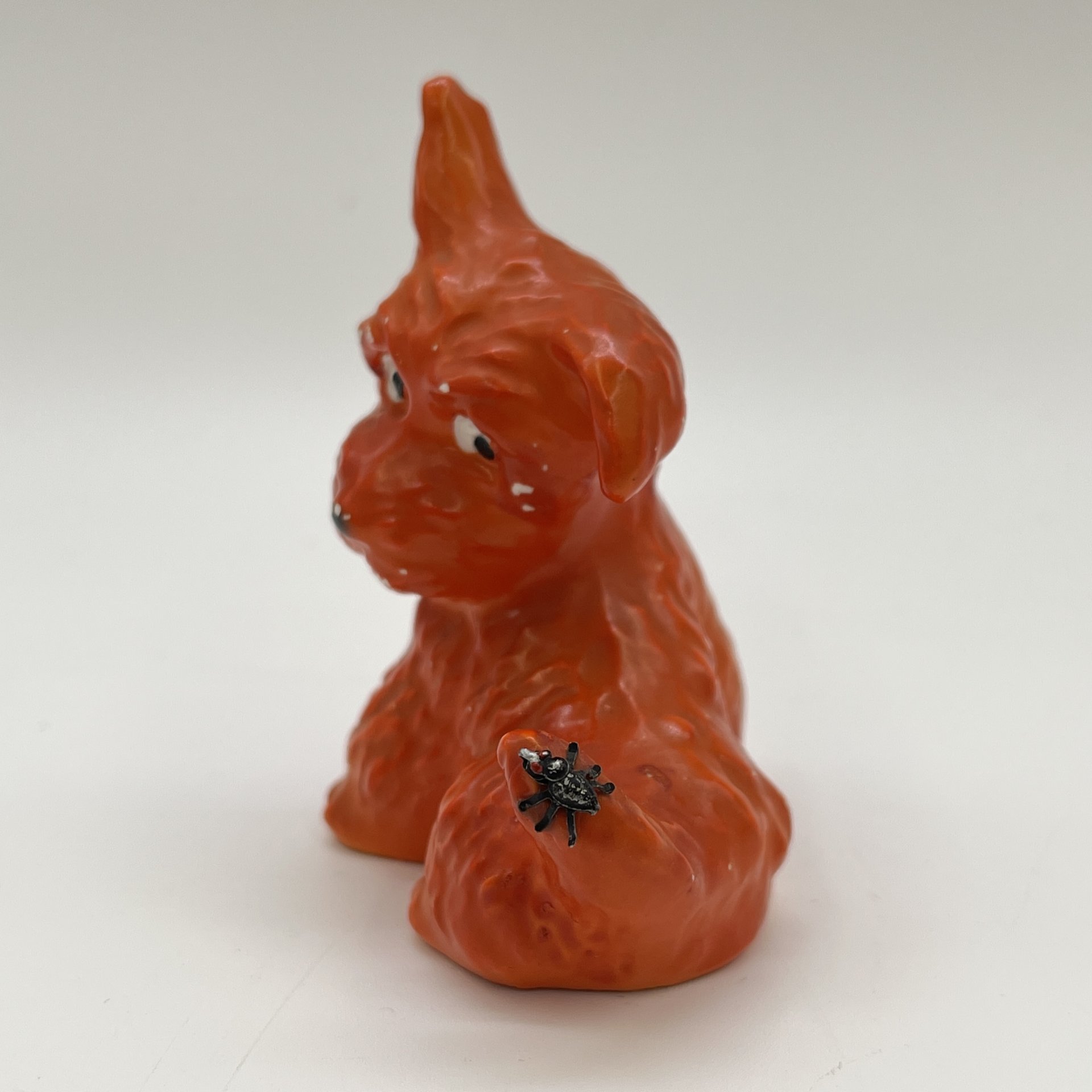 Статуэтка "Собака с букашкой", фаянс, Европа, 1960-1970 гг.