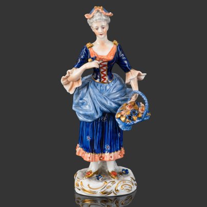 Статуэтка "Дама с корзиной цветов"("Цветочница"), фарфор, роспись, золочение, Unterweissbach Werkstätten (Унтервайсбах), Германия, 1945-1960 гг.