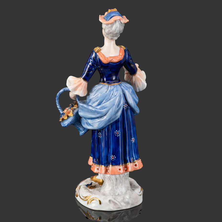 Статуэтка "Дама с корзиной цветов"("Цветочница"), фарфор, роспись, золочение, Unterweissbach Werkstätten (Унтервайсбах), Германия, 1945-1960 гг.