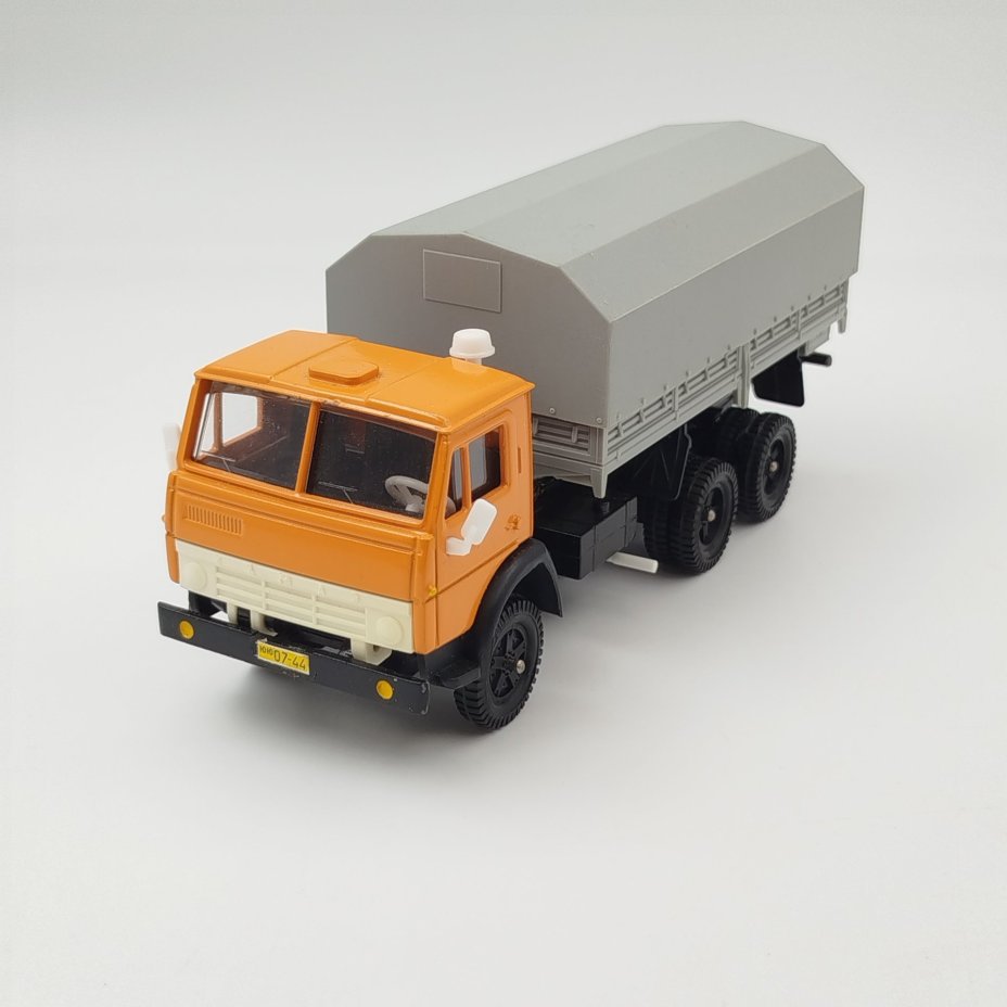 Модель автомобиля "Камаз-5320"