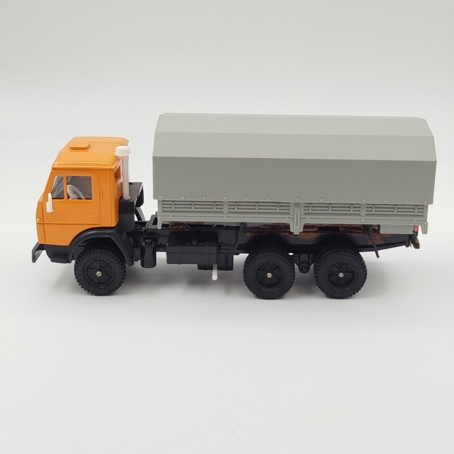 Модель автомобиля "Камаз-5320"