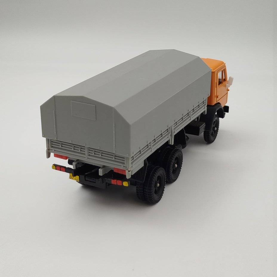 Модель автомобиля "Камаз-5320"