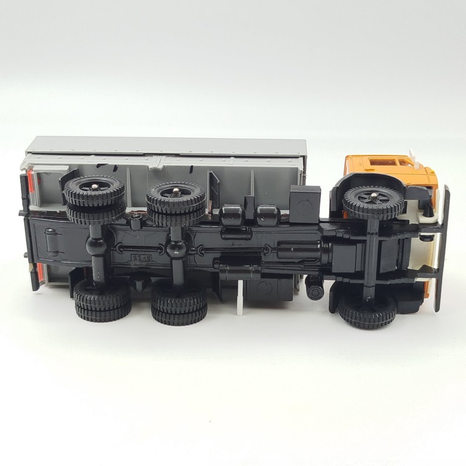 Модель автомобиля "Камаз-5320"