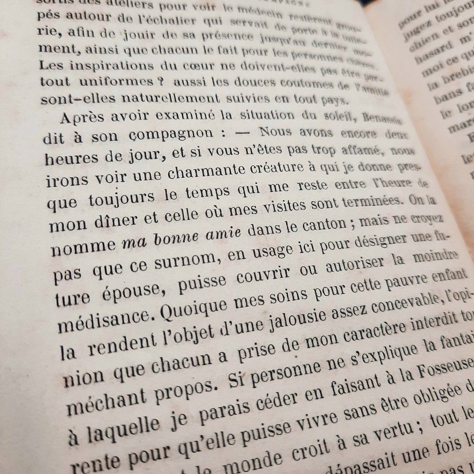 Книга "Le médecin de campagne" ("Сельский врач"), автор Оноре де Бальзак, бумага, печать, кожаный корешок