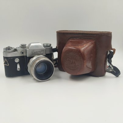 Фотоаппарат "Зенит 3-М" с объективом "Гелиос-44 в кофре, металл, стекло, пластик, кожа, Красногорский механический завод (КМЗ), СССР, 1965 г.