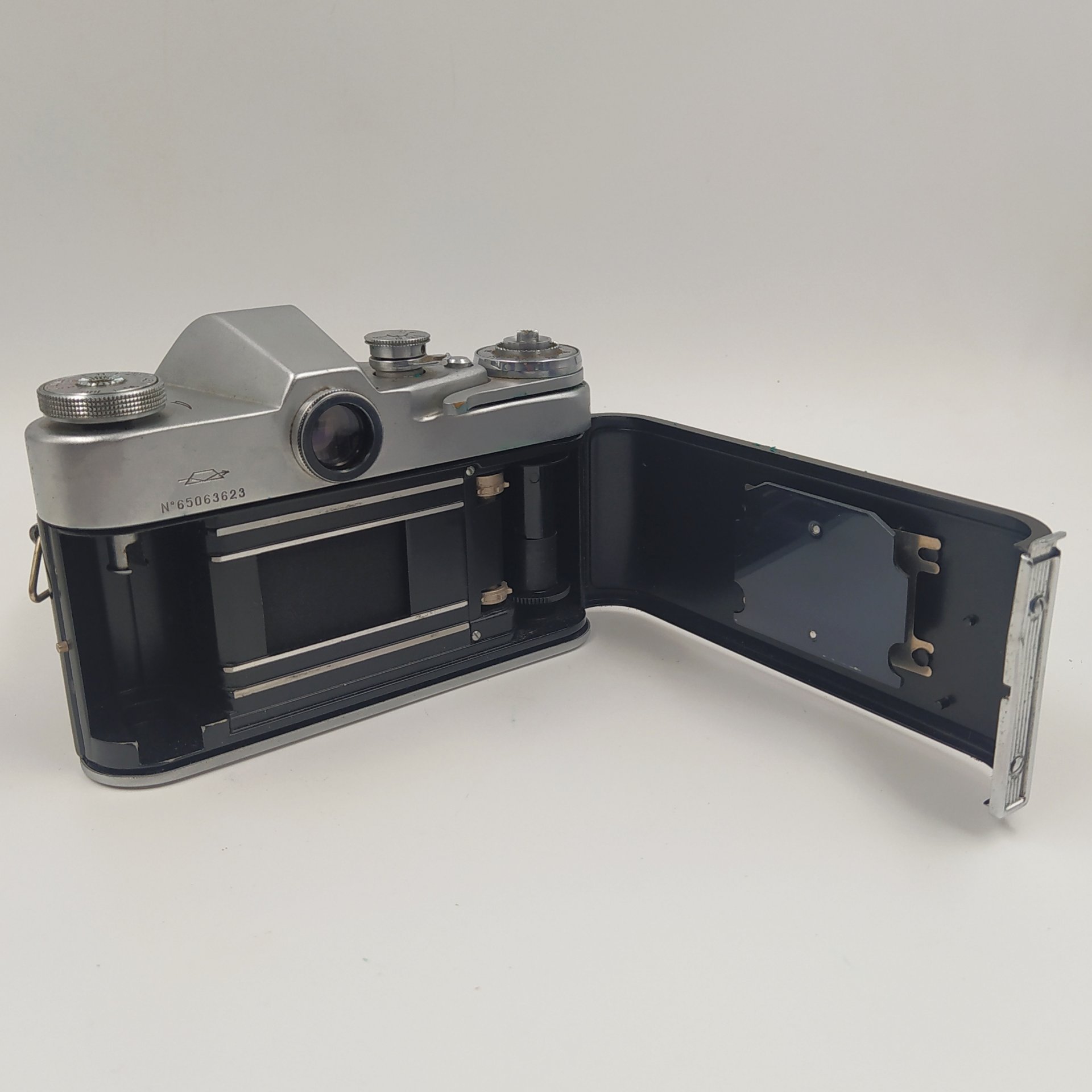 Фотоаппарат "Зенит 3-М" с объективом "Гелиос-44 в кофре, металл, стекло, пластик, кожа, Красногорский механический завод (КМЗ), СССР, 1965 г.