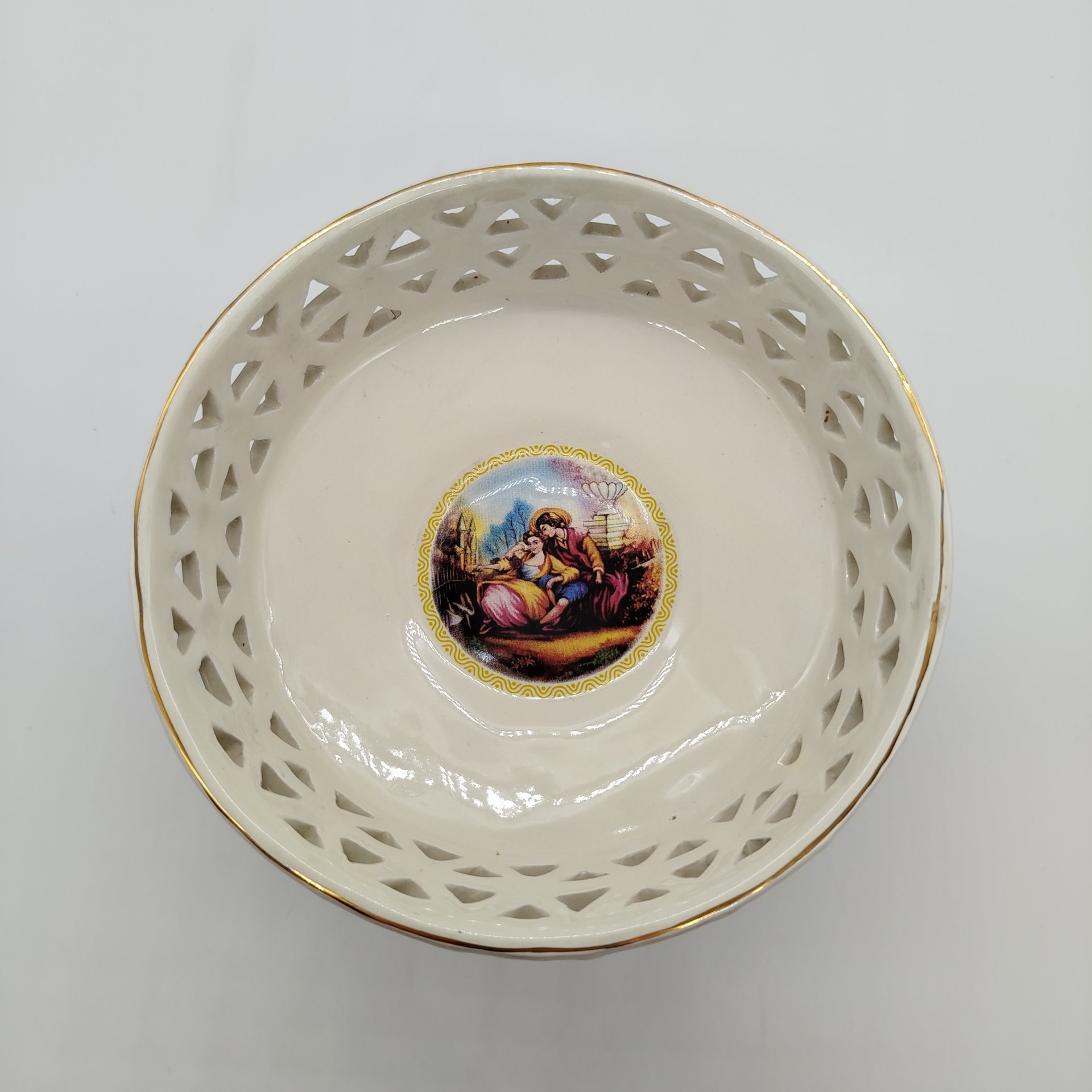Ваза на ножке (конфетница),, фаянс, золочение, Европа, 1980-1990 гг.