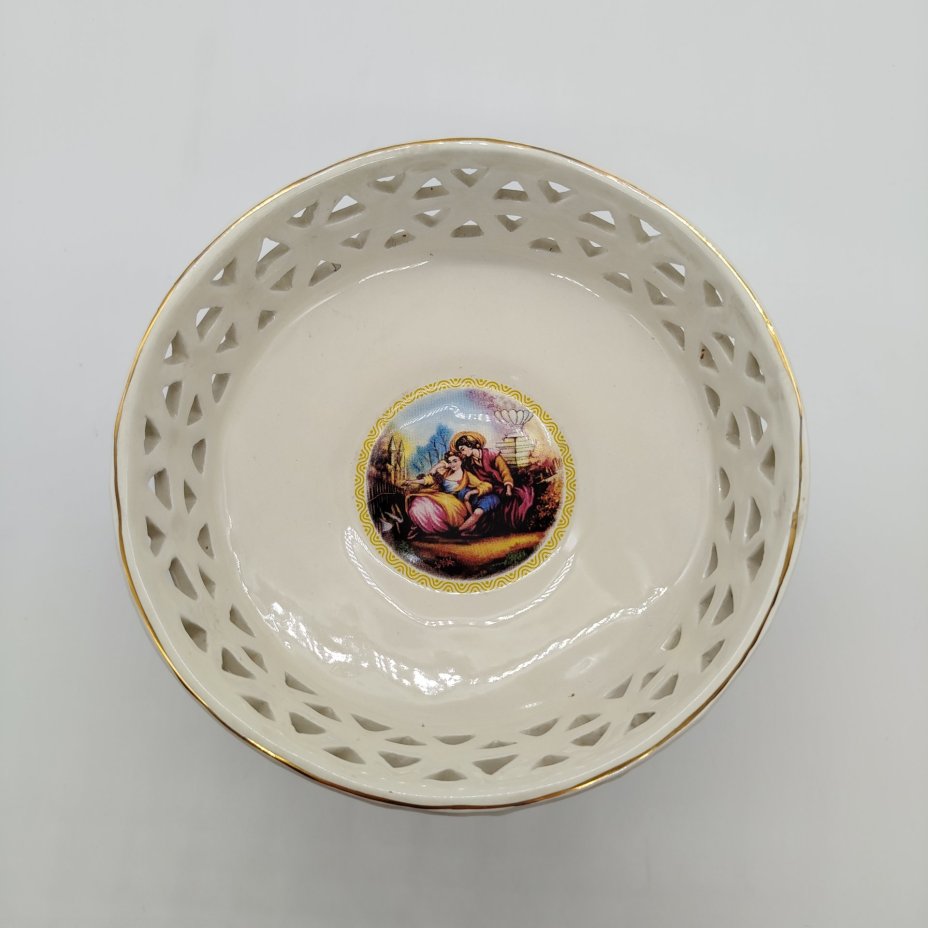 Ваза на ножке (конфетница)