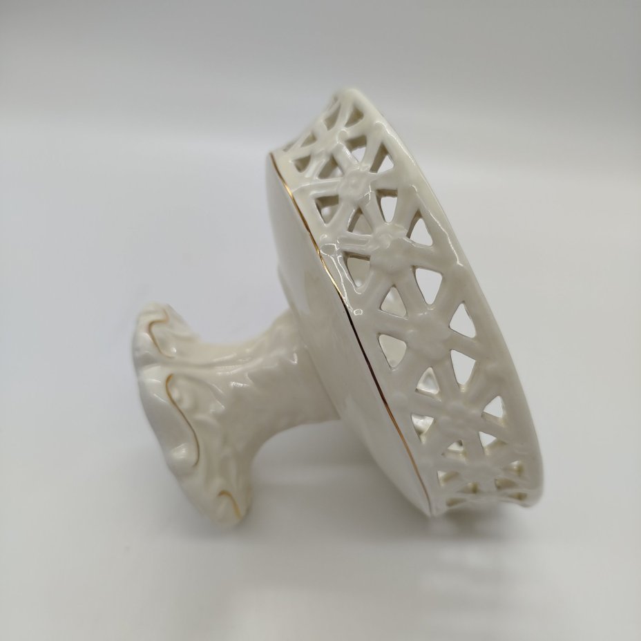 Ваза на ножке (конфетница)