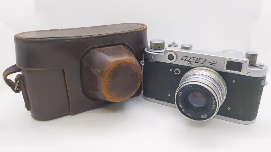 Фотоаппарат плёночный "ФЭД-2" с объективом "Индустар-26М" в оригинальной сумке, Харьковский машиностроительный завод им. Дзержинского (ФЭД)