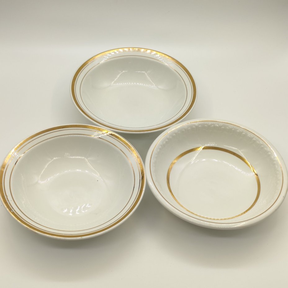Набор из 3-х суповых тарелок (салатников) с рельефным декором (в подборе), фаянс, золочение, Конаковский фаянсовый завод им. М.И. Калинина (ЗиК Конаково), СССР, 1974-1991 гг.
