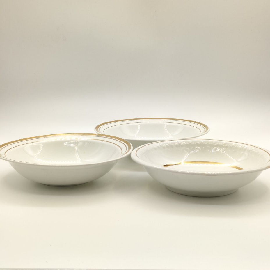 Набор из 3-х суповых тарелок (салатников) с рельефным декором (в подборе), фаянс, золочение, Конаковский фаянсовый завод им. М.И. Калинина (ЗиК Конаково), СССР, 1974-1991 гг.