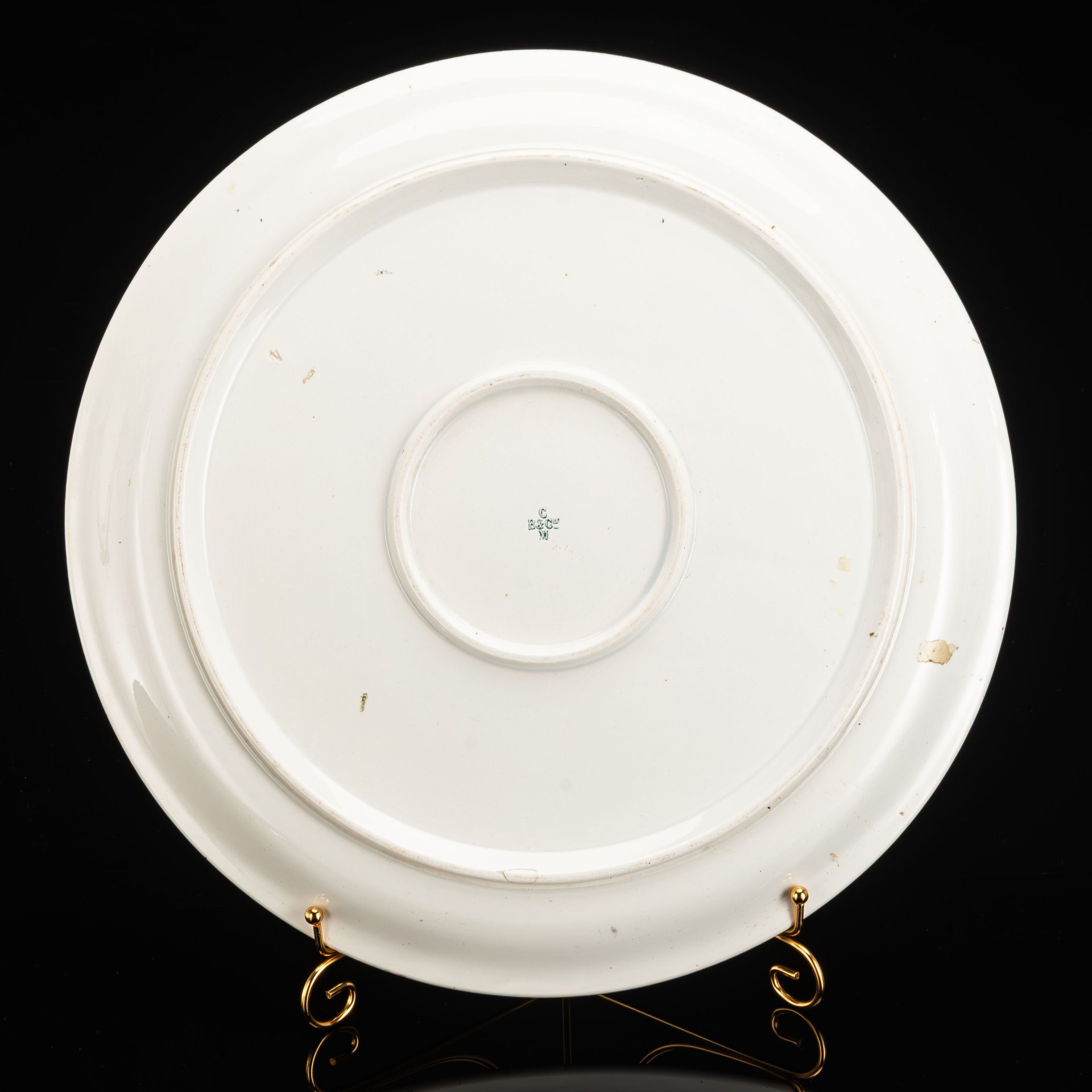 Блюдо декоративное с изображением сцены на рынке, Creil and Montereau Barluet and Co