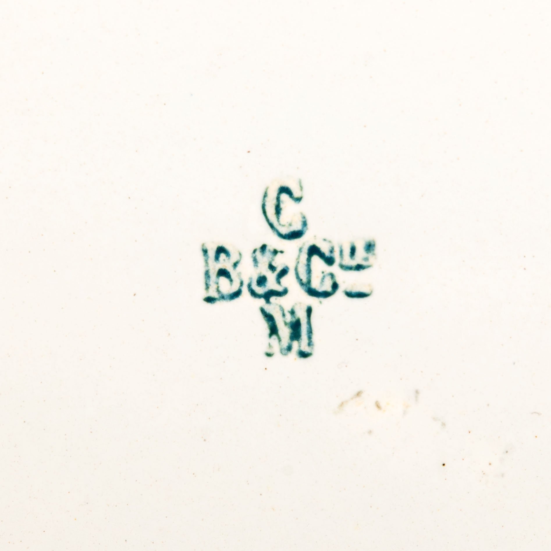 Блюдо декоративное с изображением сцены на рынке, Creil and Montereau Barluet and Co