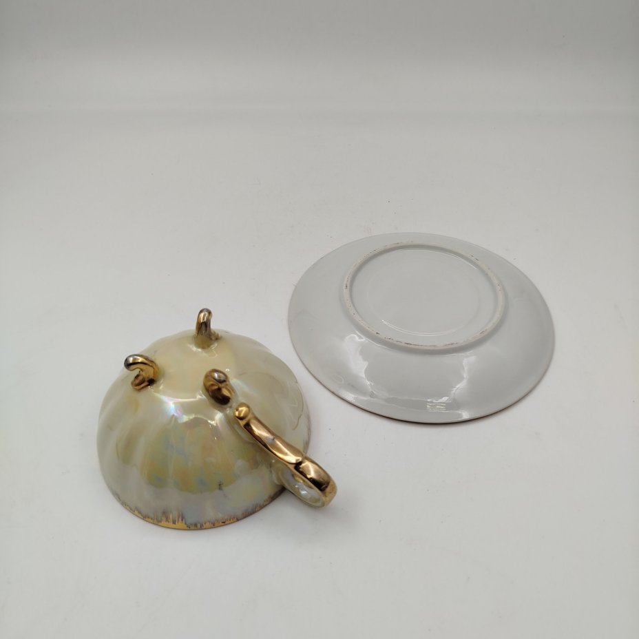 Чайная (кофейная)  пара на ножках , украшенная цветочным декором