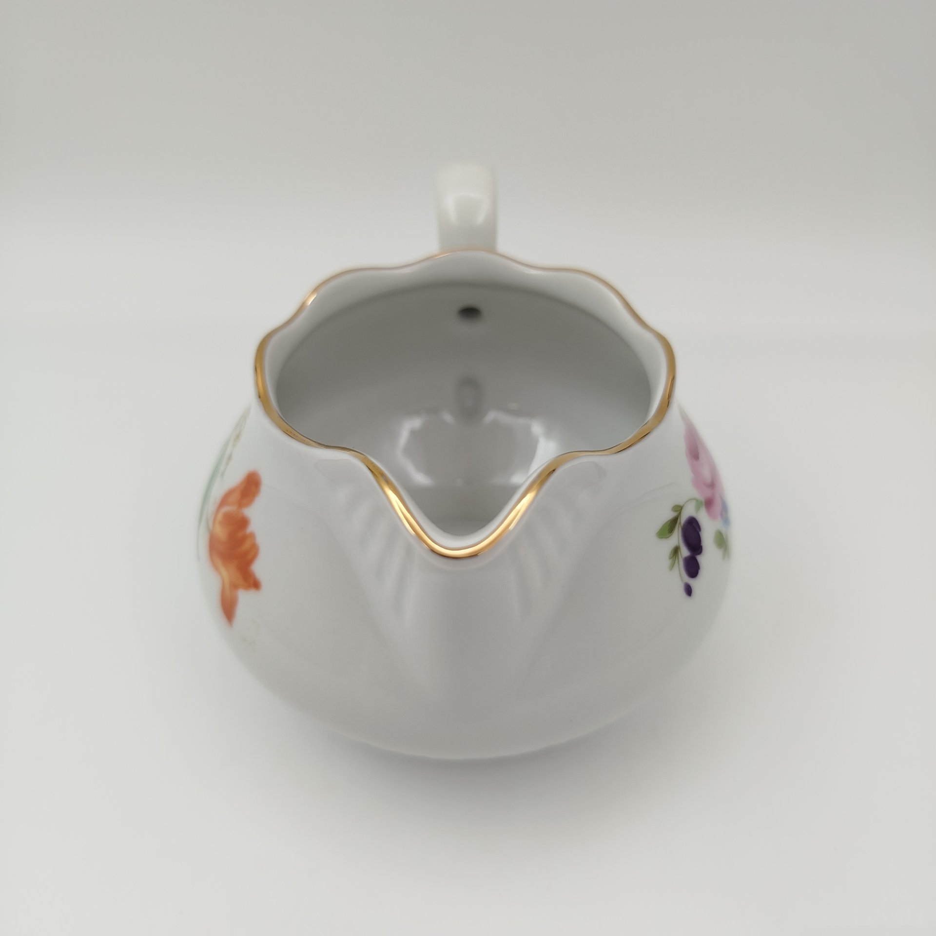 Молочник с цветочным декором, фарфор, деколь, золочение, Graf Von Henneberg Porzellan, 1777 Jlmenau, Германия, 1973-1990 гг.