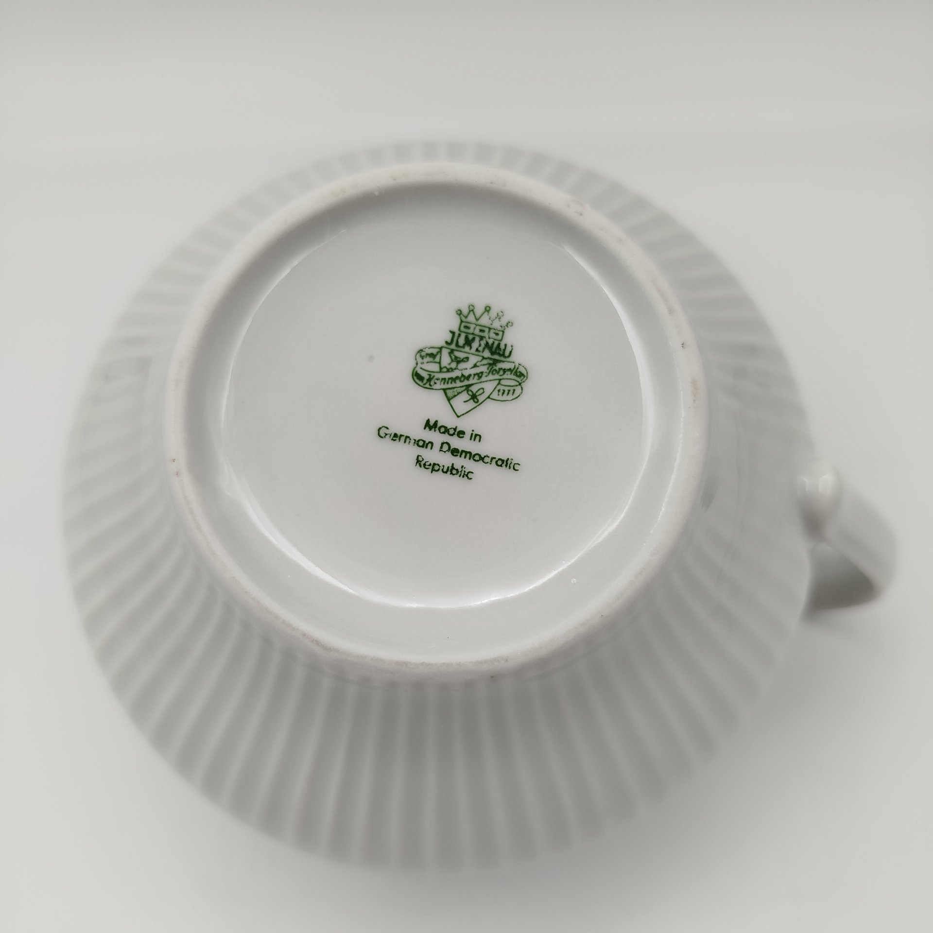 Молочник с цветочным декором, фарфор, деколь, золочение, Graf Von Henneberg Porzellan, 1777 Jlmenau, Германия, 1973-1990 гг., Graf Von Henneberg Porzellan