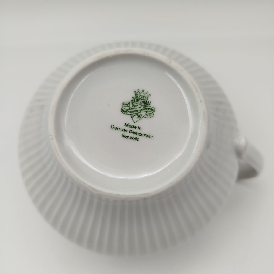 Молочник с цветочным декором, фарфор, деколь, золочение, Graf Von Henneberg Porzellan, 1777 Jlmenau, Германия, 1973-1990 гг., Graf Von Henneberg Porzellan
