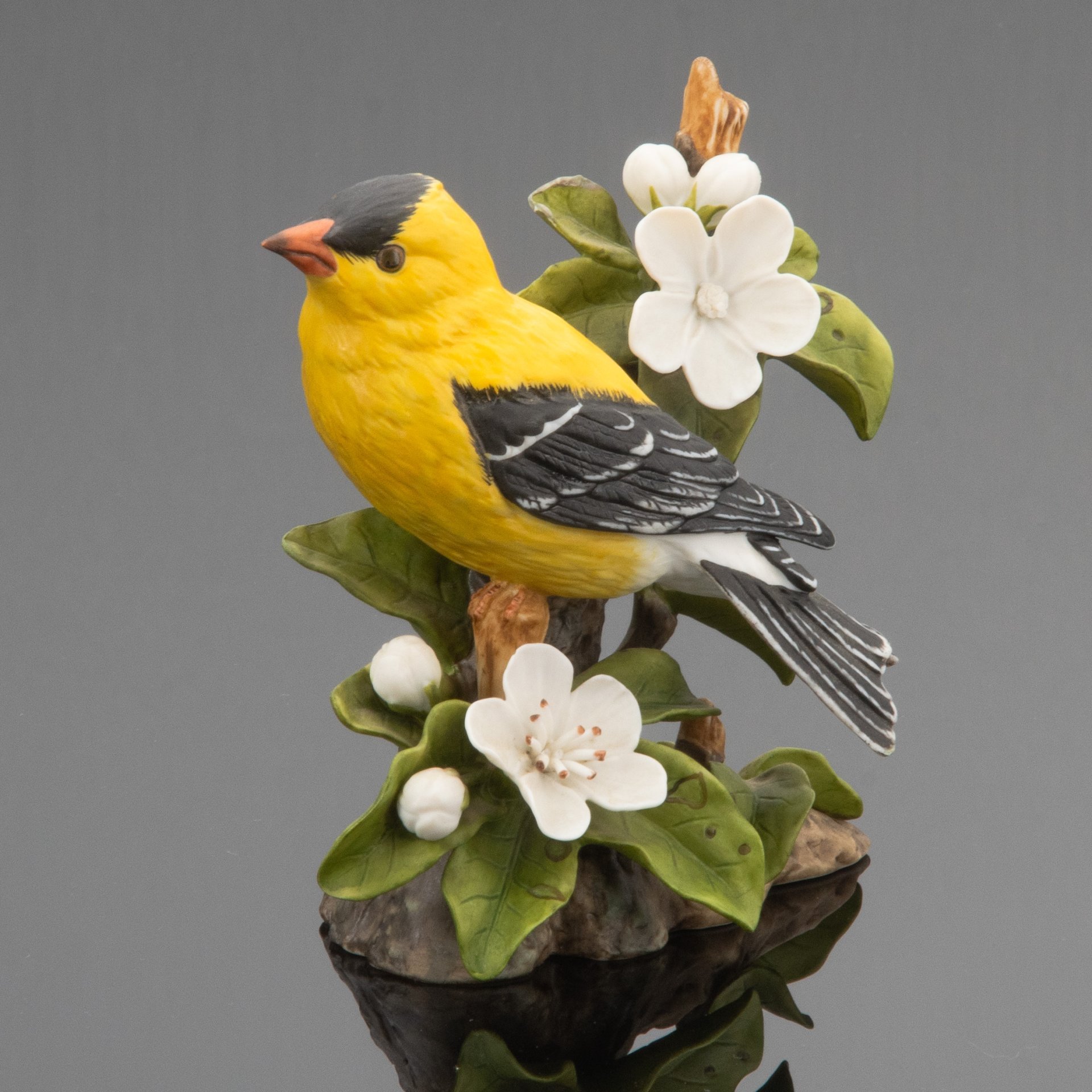 Статуэтка "Американский щегол на ветке" ("Птица"), Franklin Porcelain
