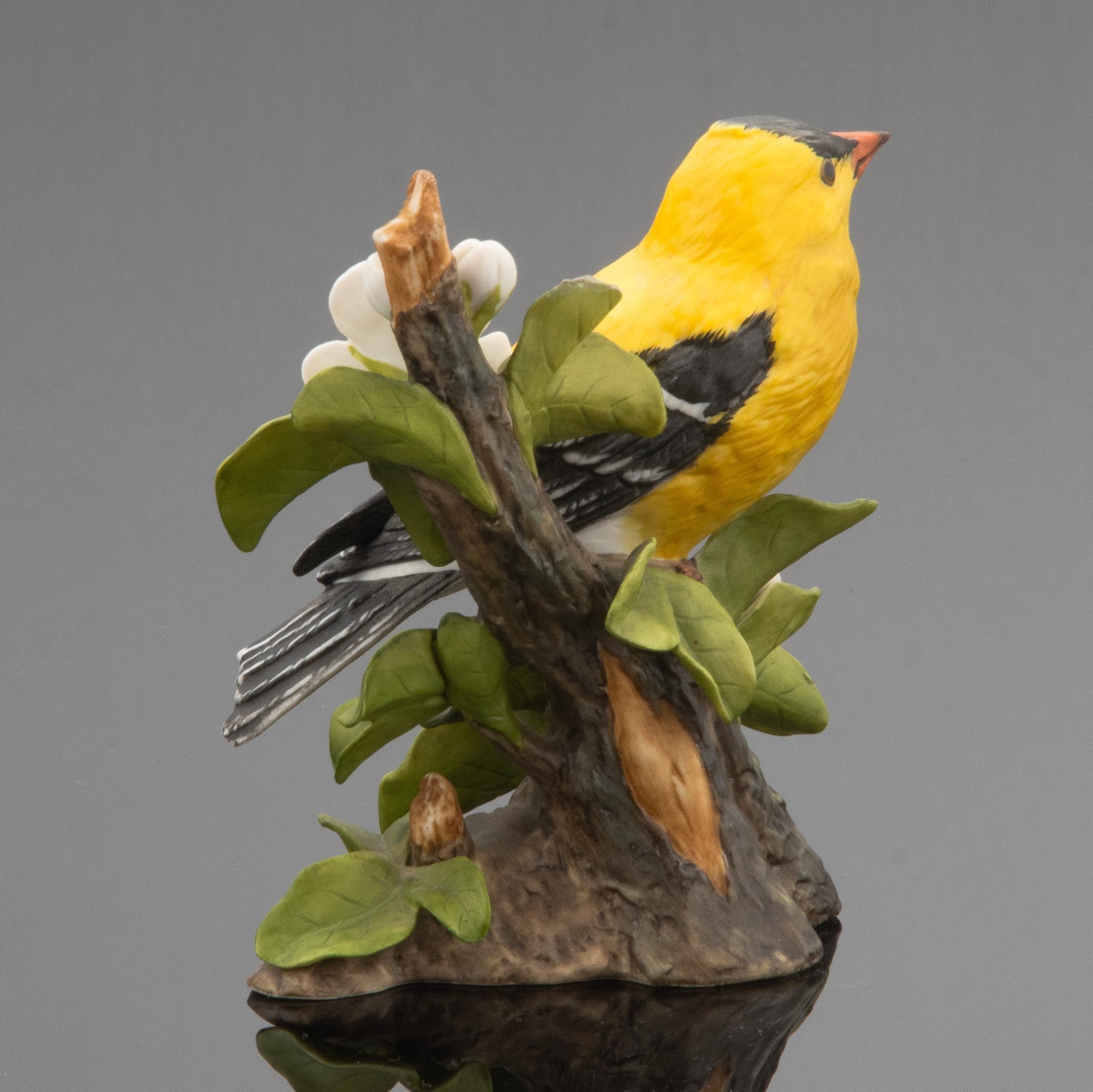 Статуэтка "Американский щегол на ветке" ("Птица"), Franklin Porcelain