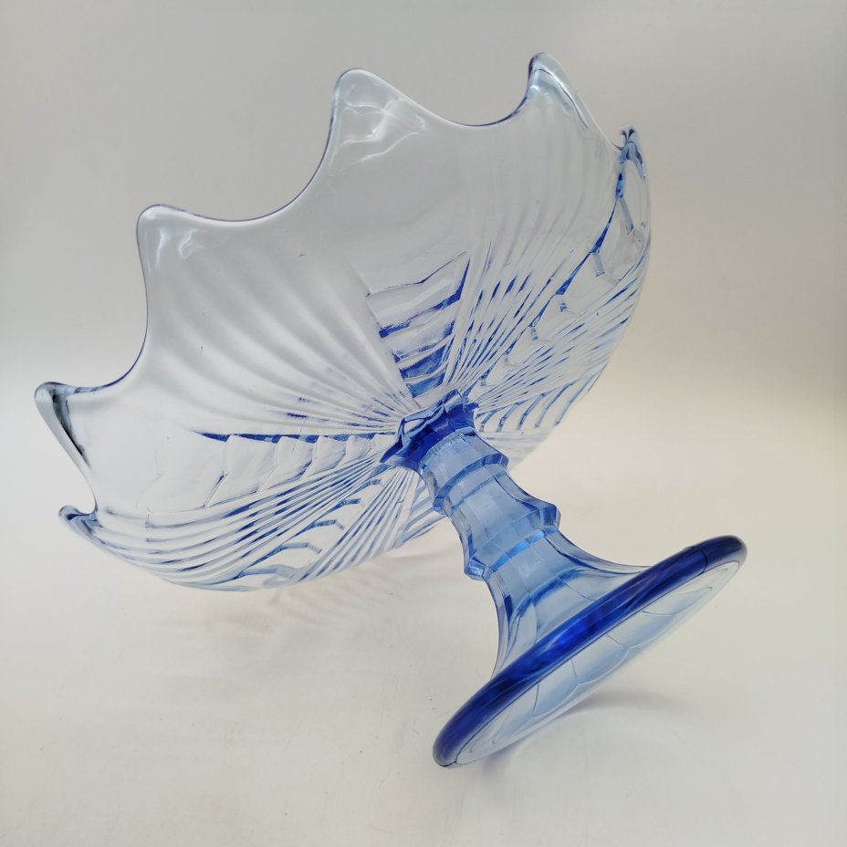Фруктовница синего цвета с фигурным бортом, стекло, СССР, 1950-1980 гг.