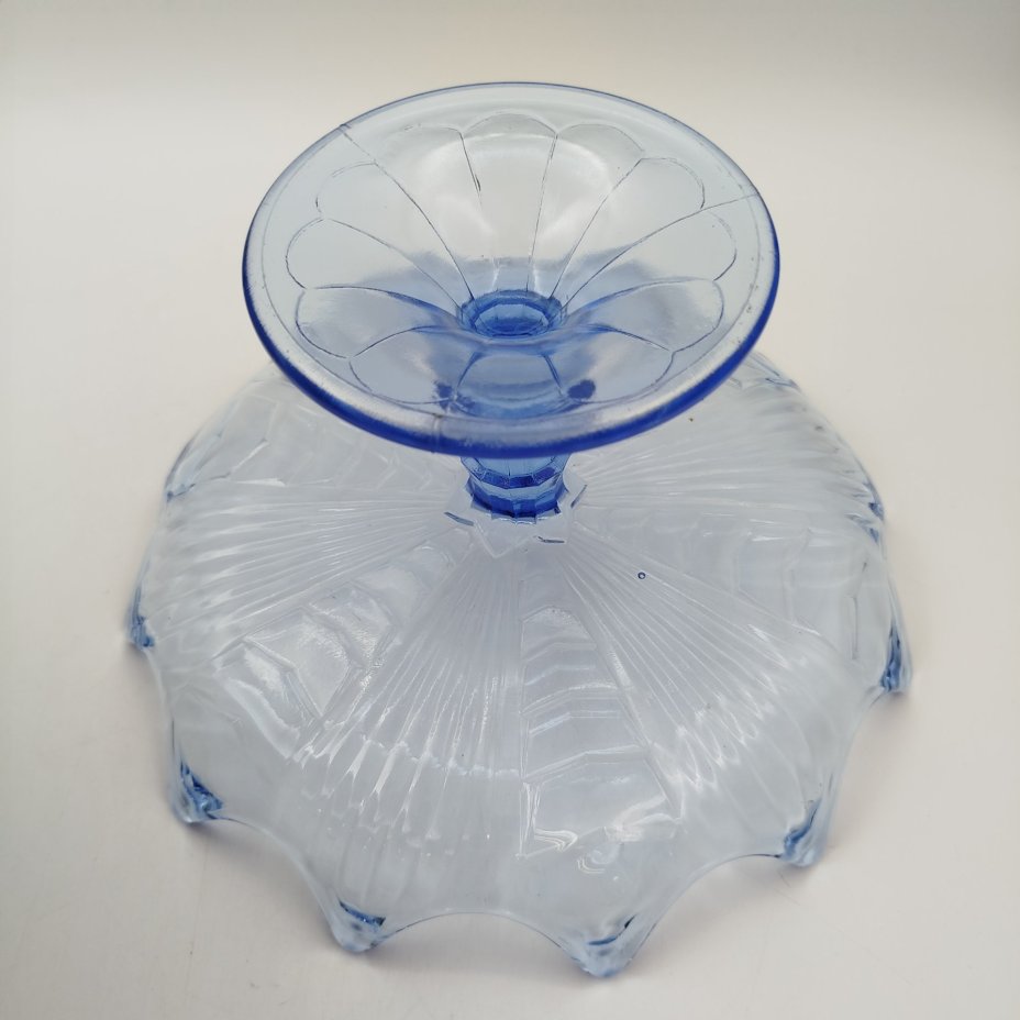 Фруктовница синего цвета с фигурным бортом, стекло, СССР, 1950-1980 гг.