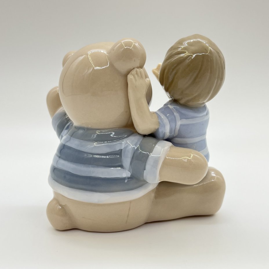 Статуэтка "Мальчик с медвежонком" Valerio Sole