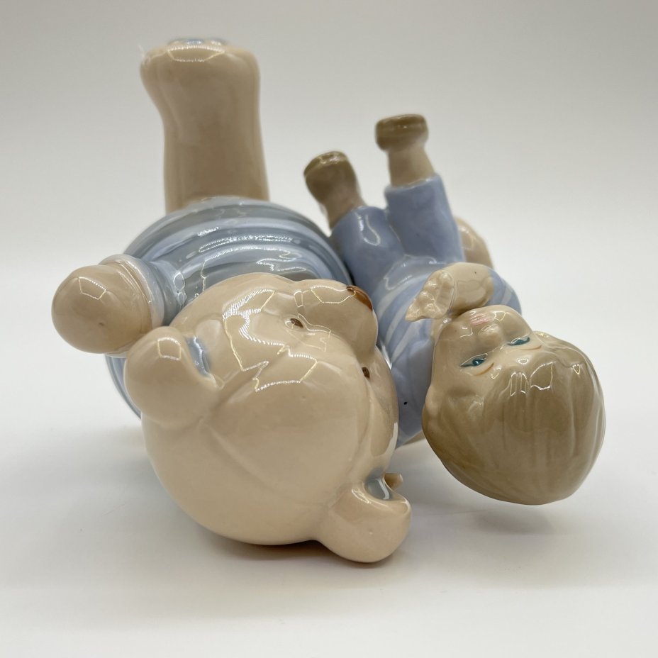 Статуэтка "Мальчик с медвежонком" Valerio Sole