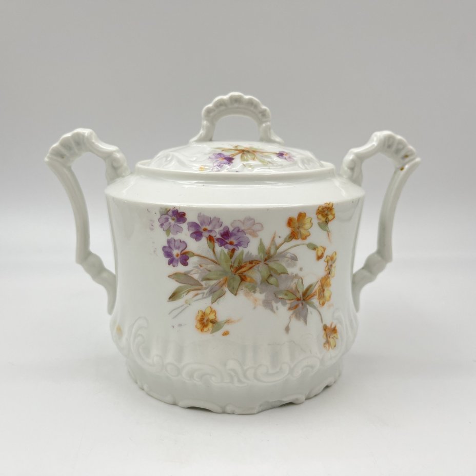 Сахарница, украшенная цветочным декором