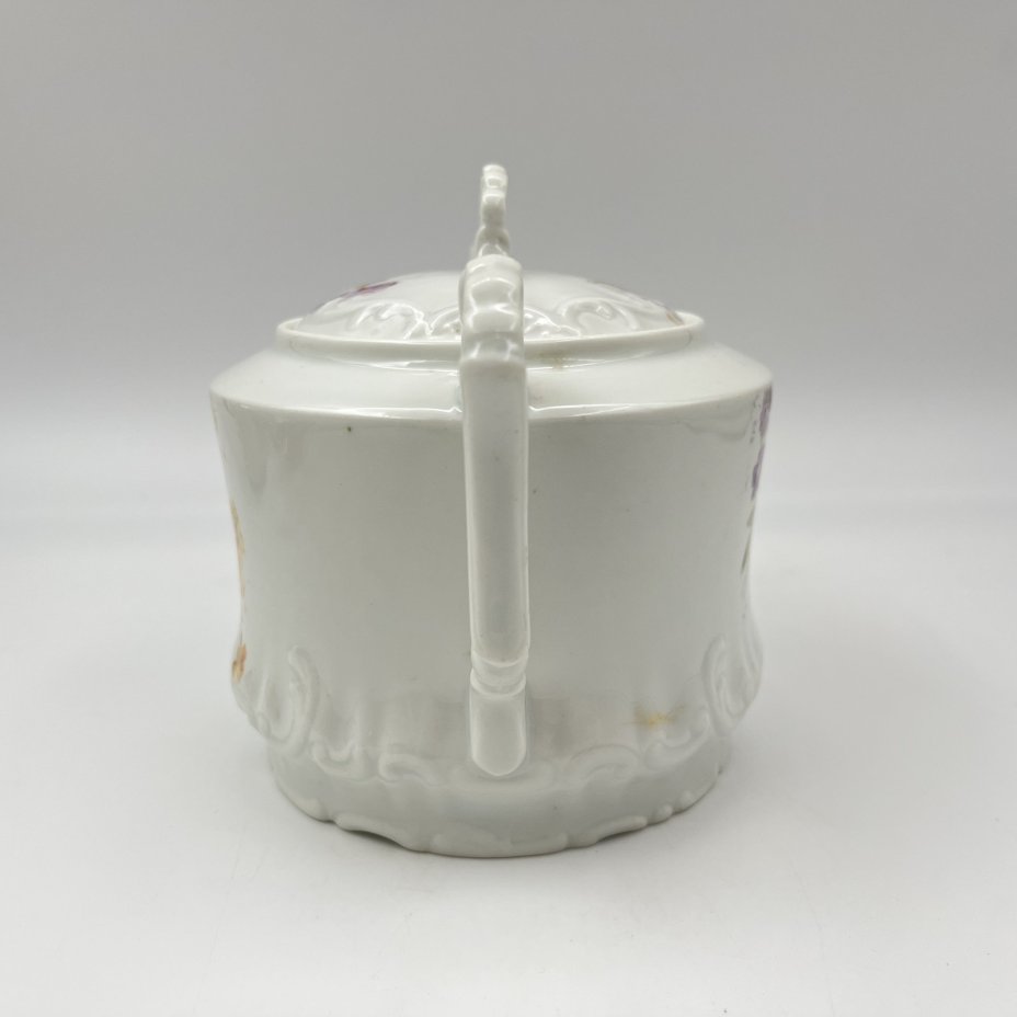 Сахарница, украшенная цветочным декором