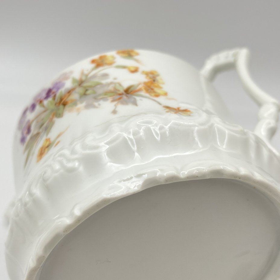 Сахарница, украшенная цветочным декором