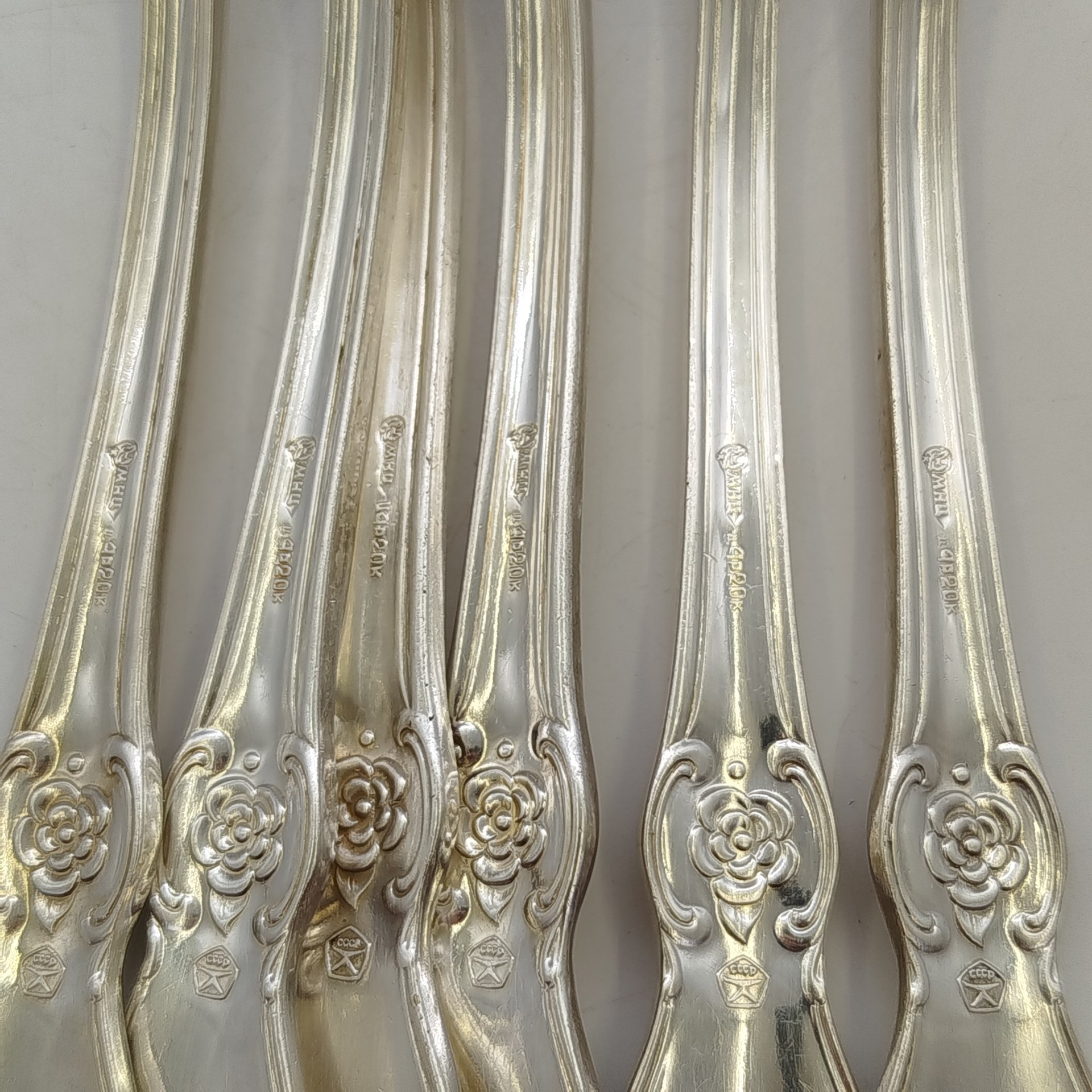 Набор из 6-ти столовых вилок с растительным декором, мНЦ (медь-никель-цинк), Кольчугинский завод цветных металлов, СССР, 1960-1980 гг.