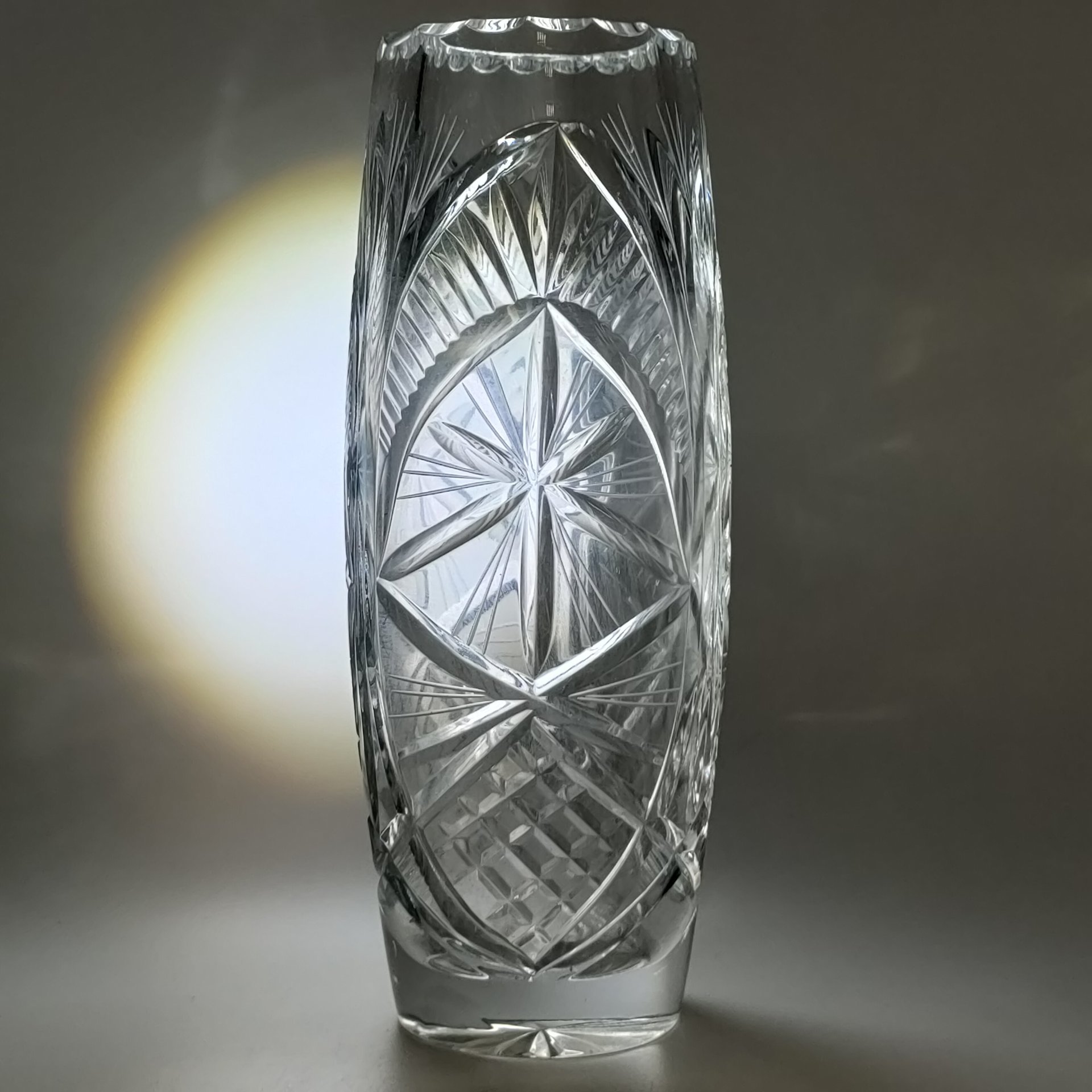 Ваза для цветов с резным геометрическим декором, хрусталь, алмазная грань, СССР, 1970-1990 гг.