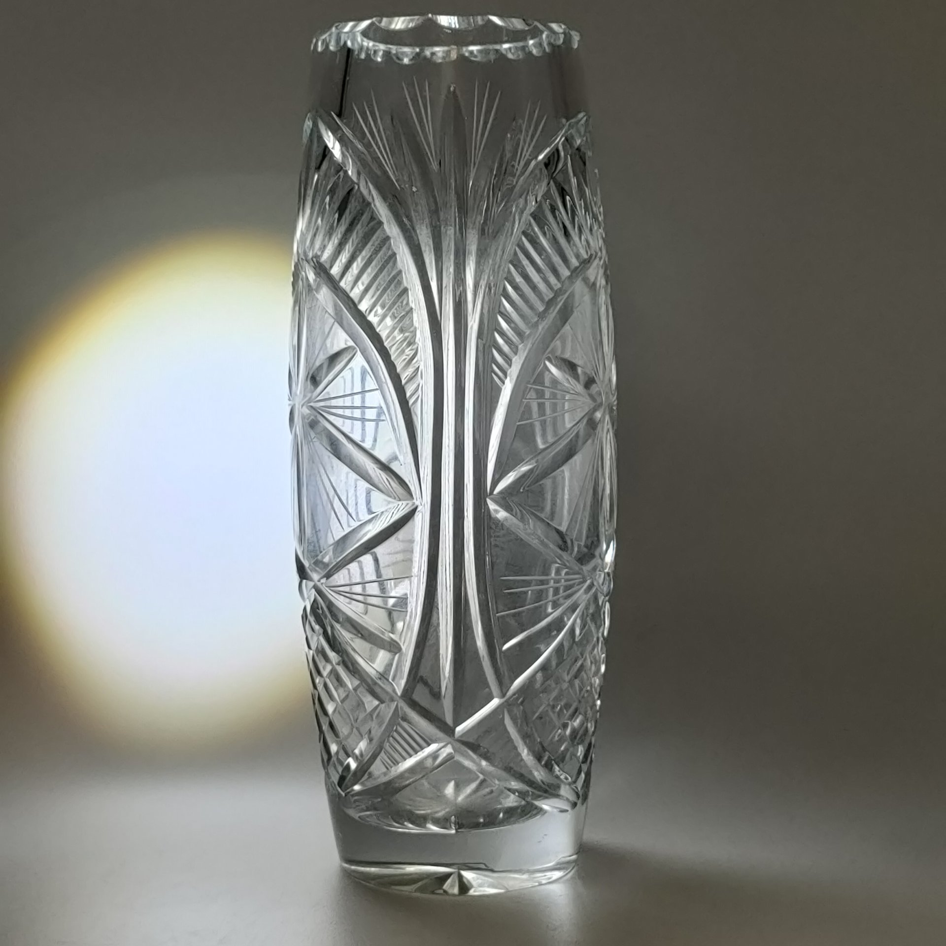 Ваза для цветов с резным геометрическим декором, хрусталь, алмазная грань, СССР, 1970-1990 гг.