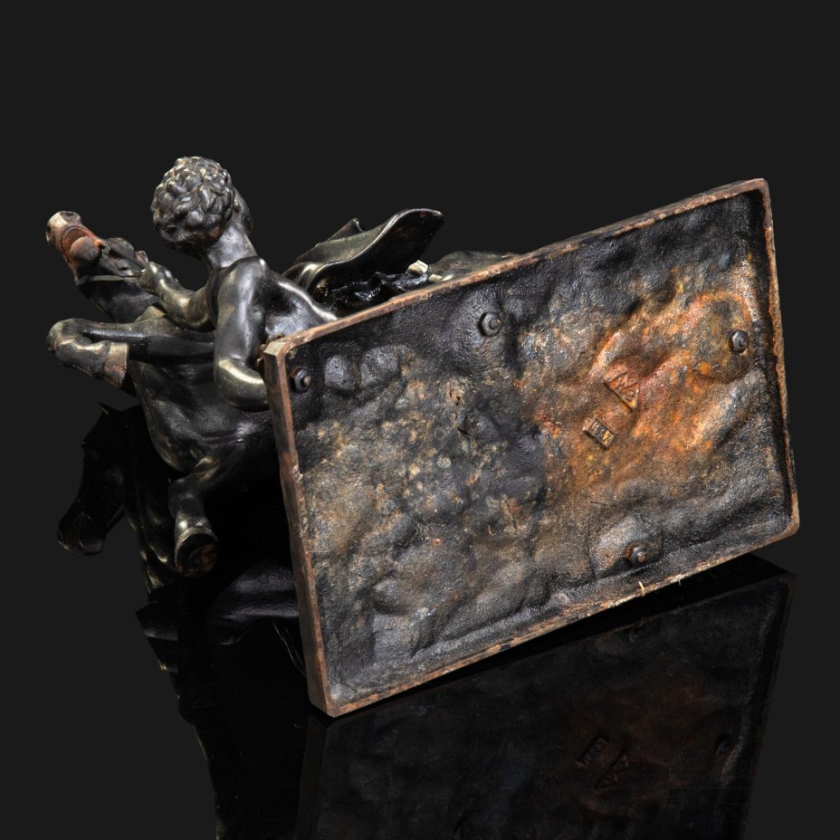 Скульптура "Конь с упавшим всадником", мастер А. Быков (по модели П.К. Клодта, уменьшенная копия скульптуры из "Укрощение коня" для Аничкова моста), чугун, крашение, Кусинский чугунолитейный завод (Куса), СССР, 1957 г.