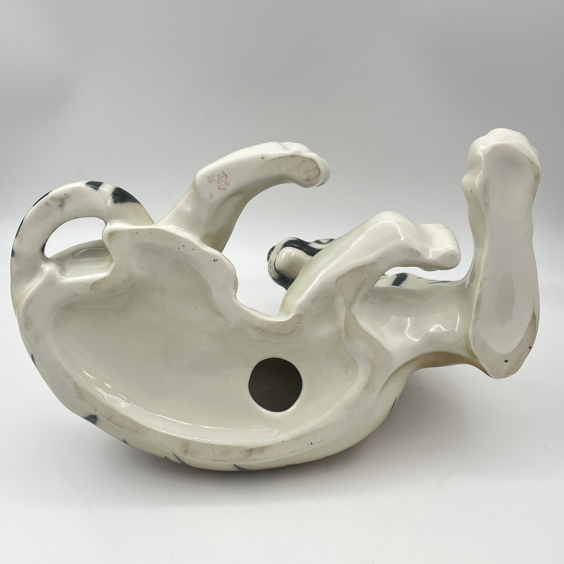 Статуэтка "Тигр", скульптор Б.Я. Воробьёв, фарфор, аэрография, роспись, Ленинградский фарфоровый завод (ЛФЗ), СССР, 1970-1986 гг.