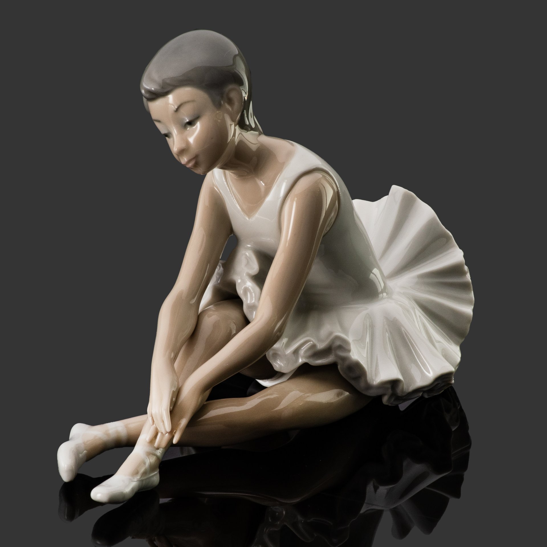 Статуэтка "Сидящая балерина", NAO Porcelain