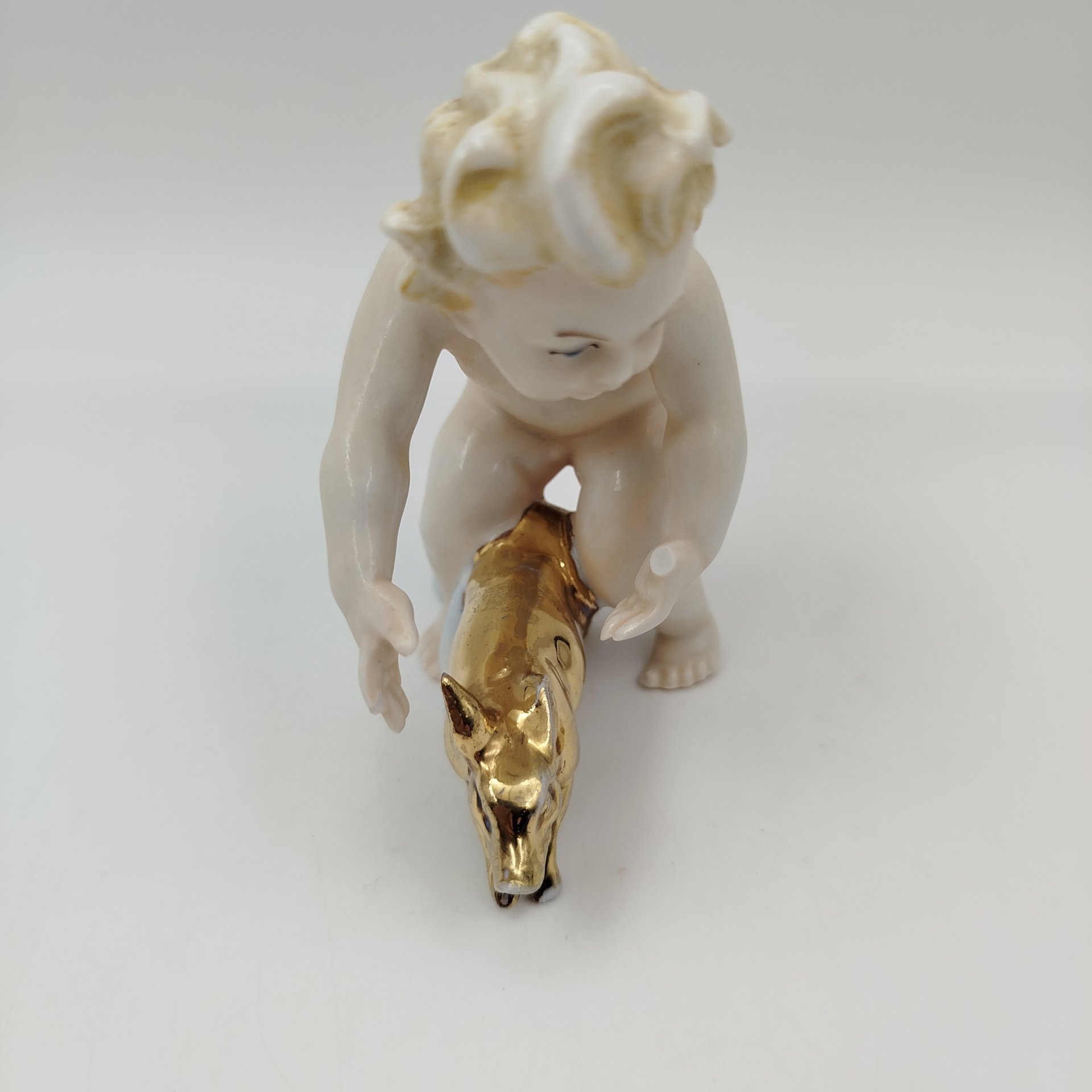 Статуэтка "Путти с поросенком", фарфор, роспись, золочение, Германия, 1950-1970 гг.