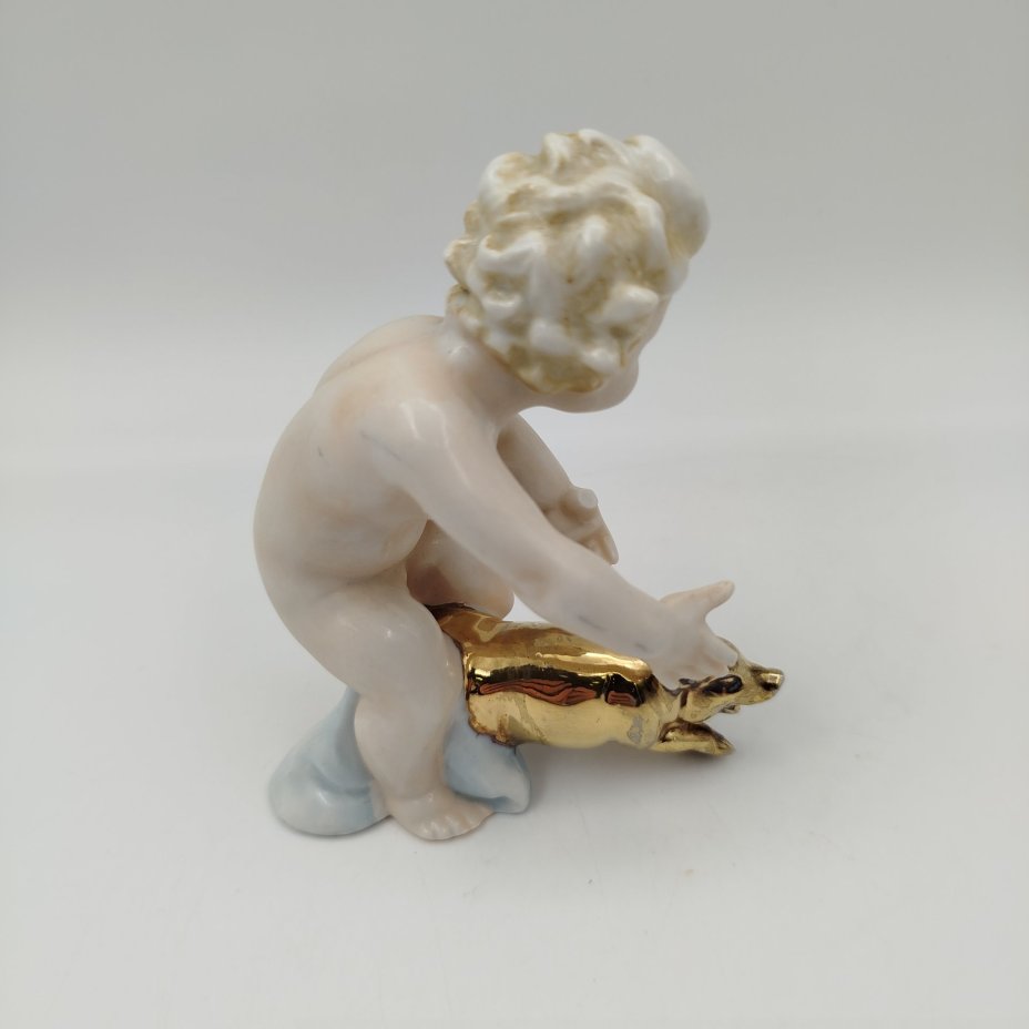 Статуэтка "Путти с поросенком"