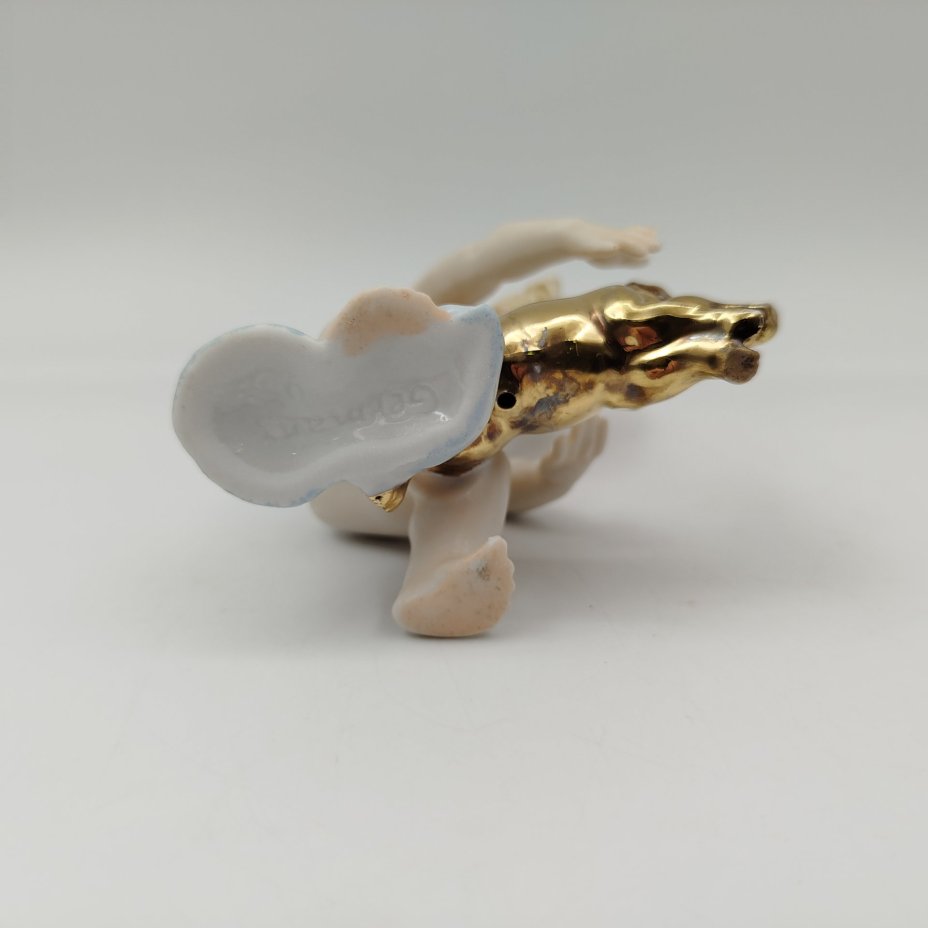 Статуэтка "Путти с поросенком"